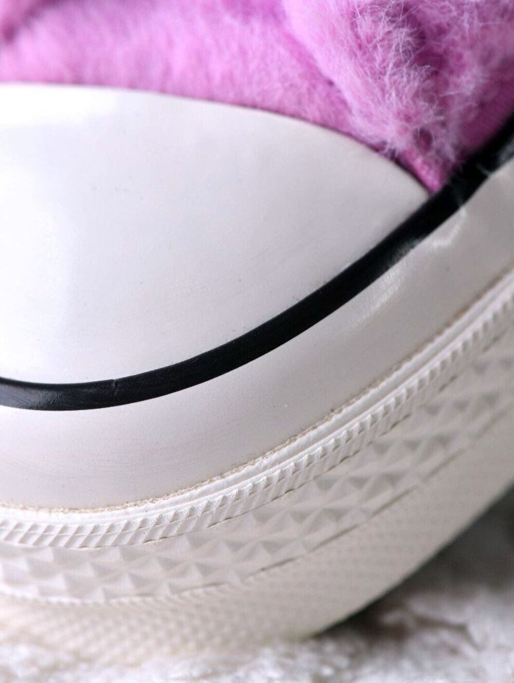 New! Size: 7.5 Women | Converse Chuck 70 Faux Fur | A13382C - Picture 3 of 9